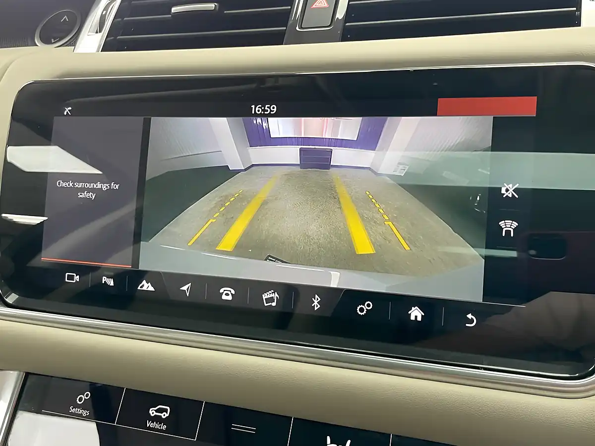 Used 2020 Land Rover Range Rover Hse Dynamic White - Interior and Exterior details 17