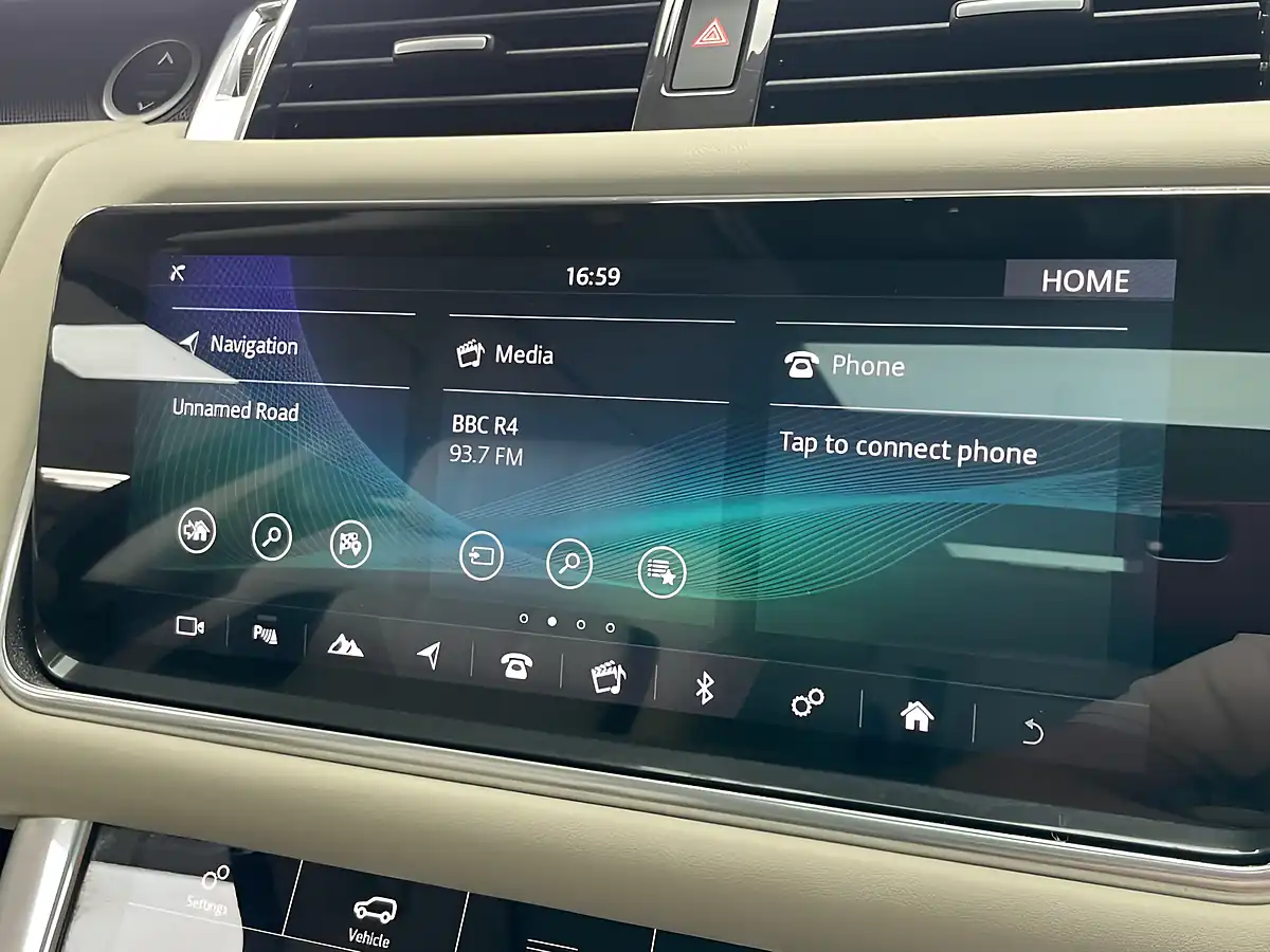 Used 2020 Land Rover Range Rover Hse Dynamic White - Interior and Exterior details 18