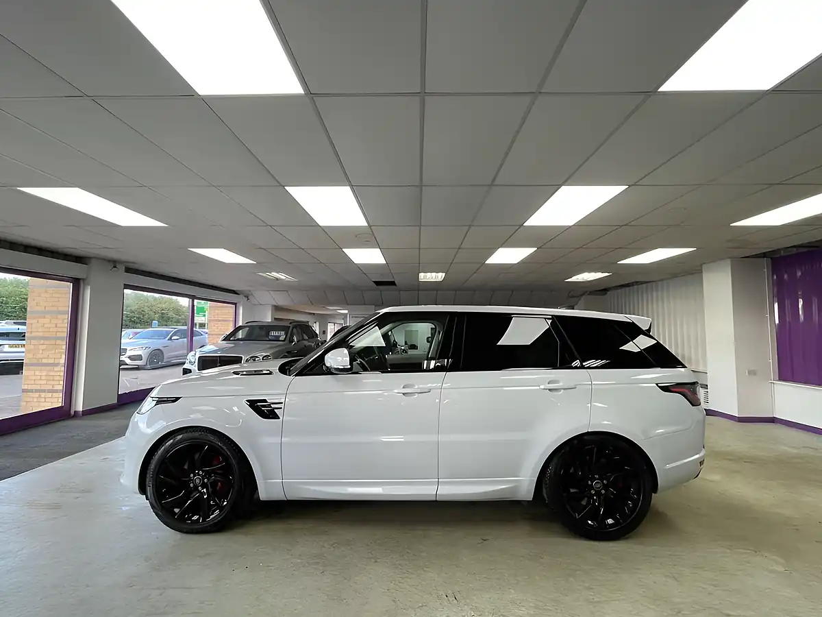 Used 2020 Land Rover Range Rover Hse Dynamic White - Interior and Exterior details 3