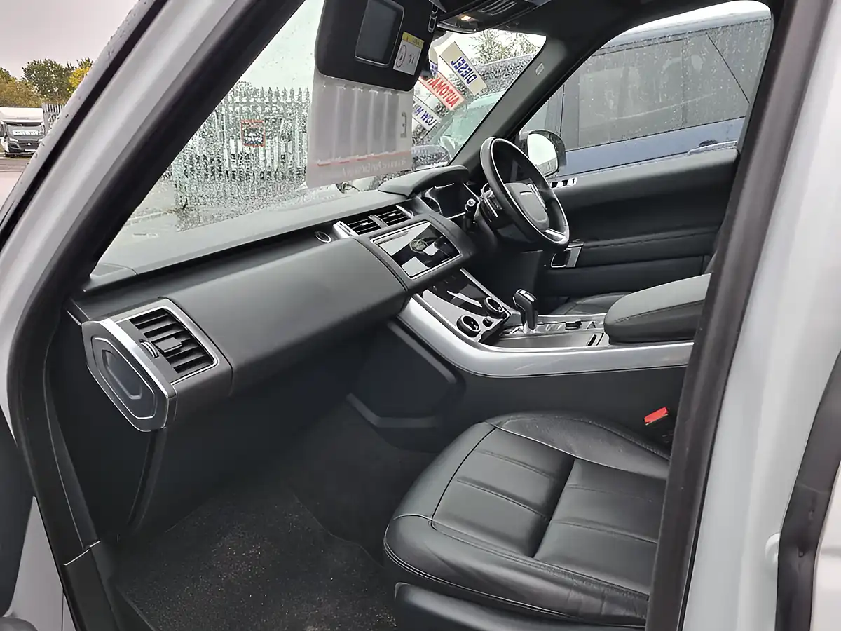 Used 2020 Land Rover Range Rover Sport Hse Dynamic White - Interior and Exterior details 12