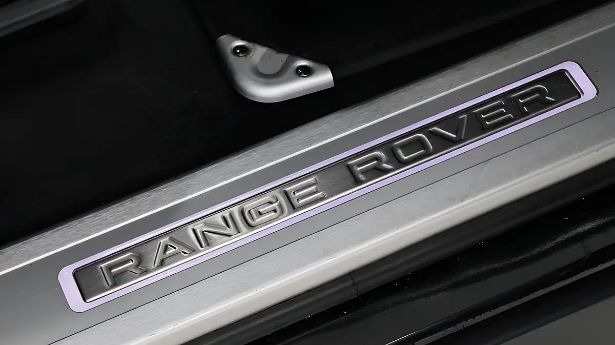 Used 2020 Land Rover Range Rover Sport Svr Black - Interior and Exterior details 16