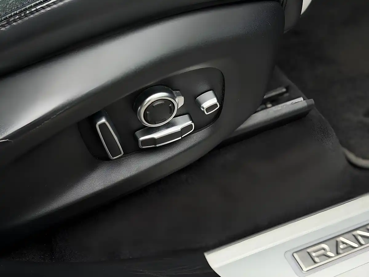 Used 2020 Land Rover Range Rover Sport Svr Black - Interior and Exterior details 14