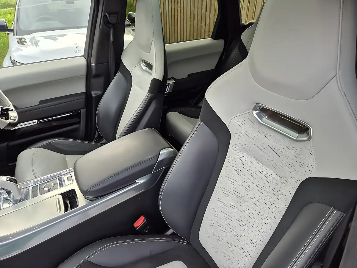 Used 2020 Land Rover Range Rover Sport Svr White - Interior and Exterior details 11