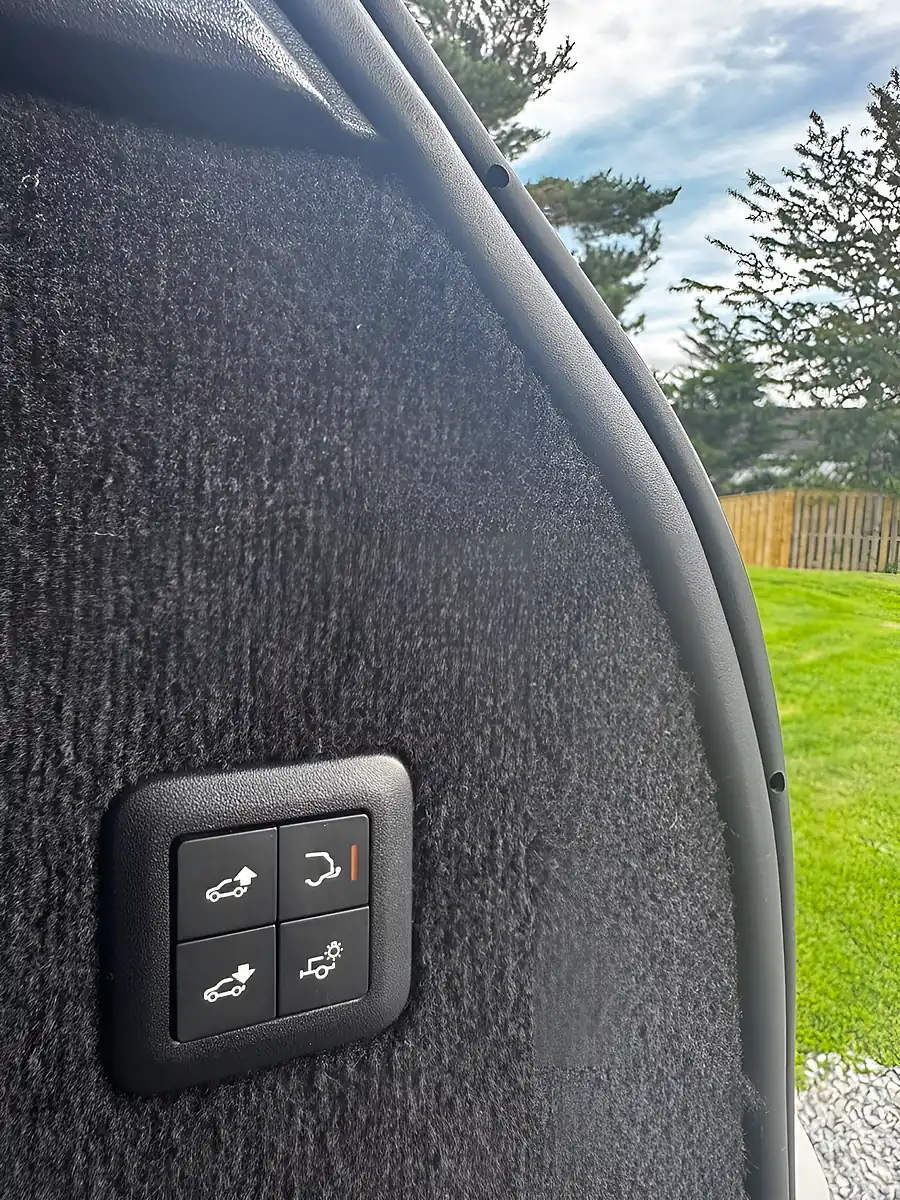 Used 2020 Land Rover Range Rover Sport Svr White - Interior and Exterior details 15