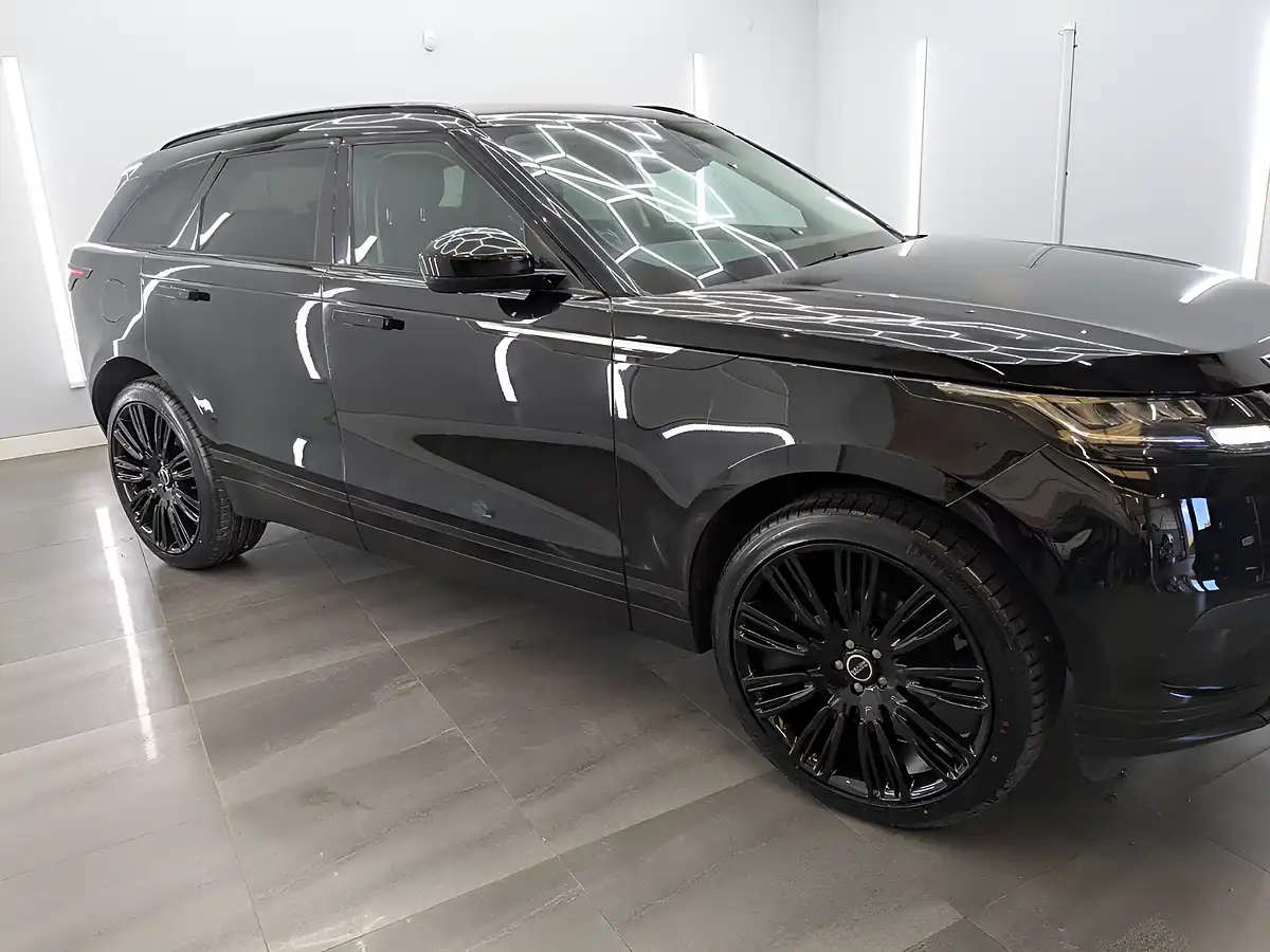 Used 2020 Land Rover Range Rover Velar Narvik Black - Interior and Exterior details 5