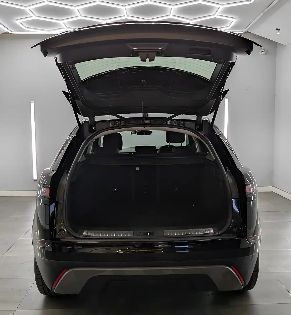 Used 2020 Land Rover Range Rover Velar Narvik Black - Interior and Exterior details 9