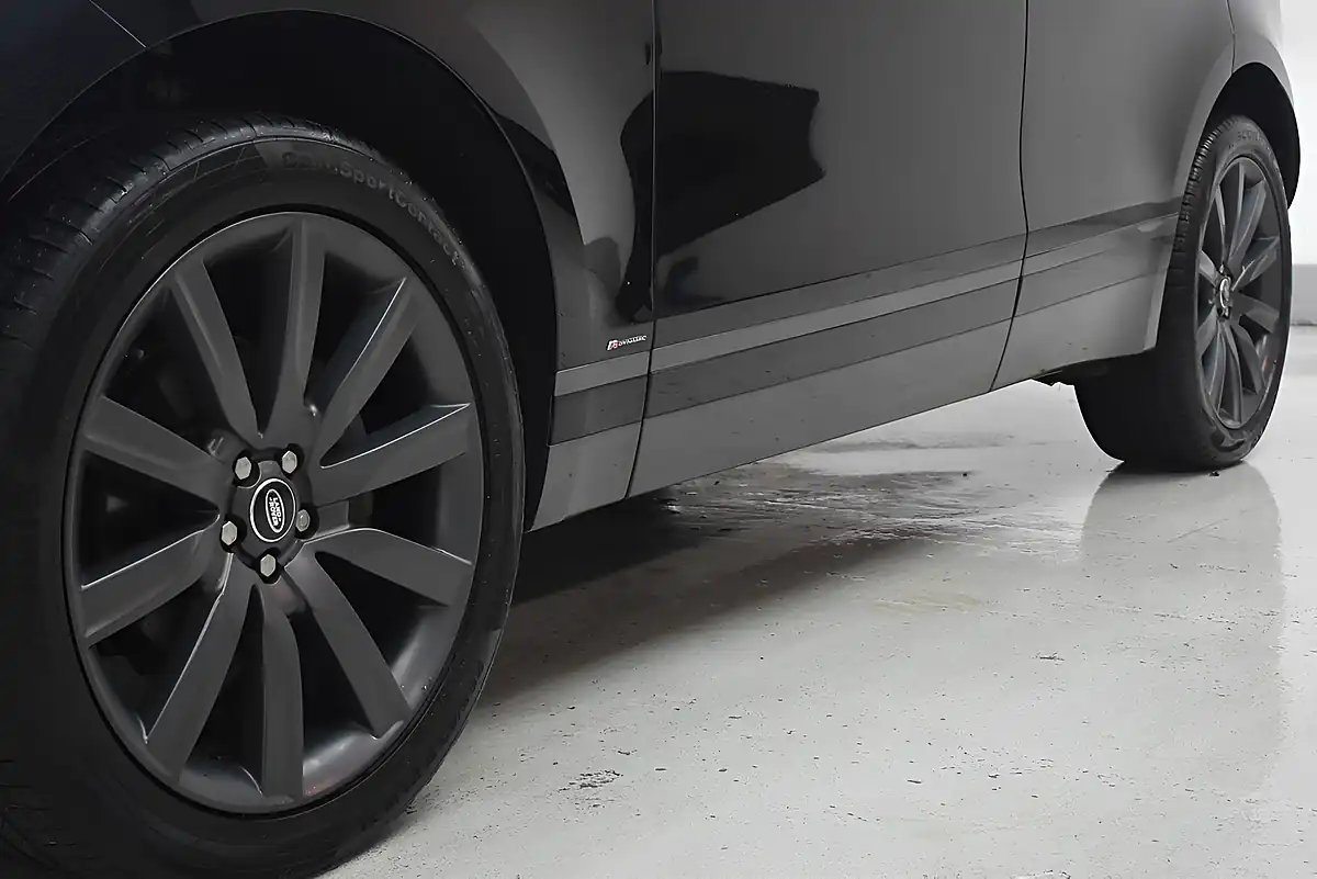 Used 2020 Land Rover Range Rover Velar R-Dynamic Hse Black - Interior and Exterior details 8