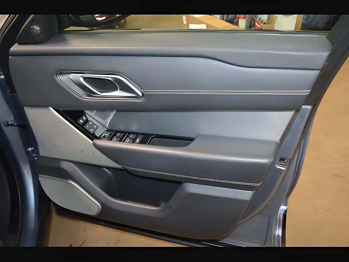 Used 2020 Land Rover Range Rover Velar R-Dynamic Hse Byron Blue - Interior and Exterior details 13