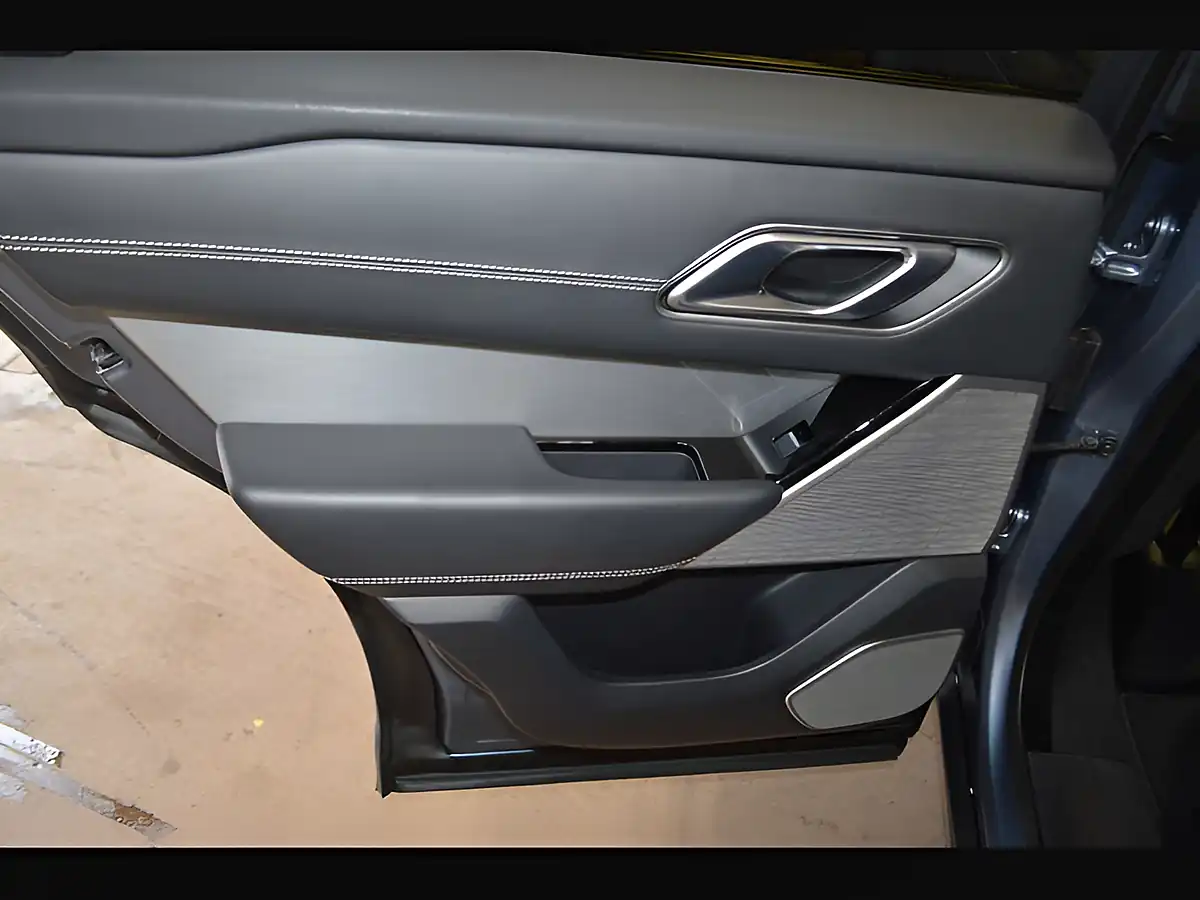 Used 2020 Land Rover Range Rover Velar R-Dynamic Hse Byron Blue - Interior and Exterior details 14
