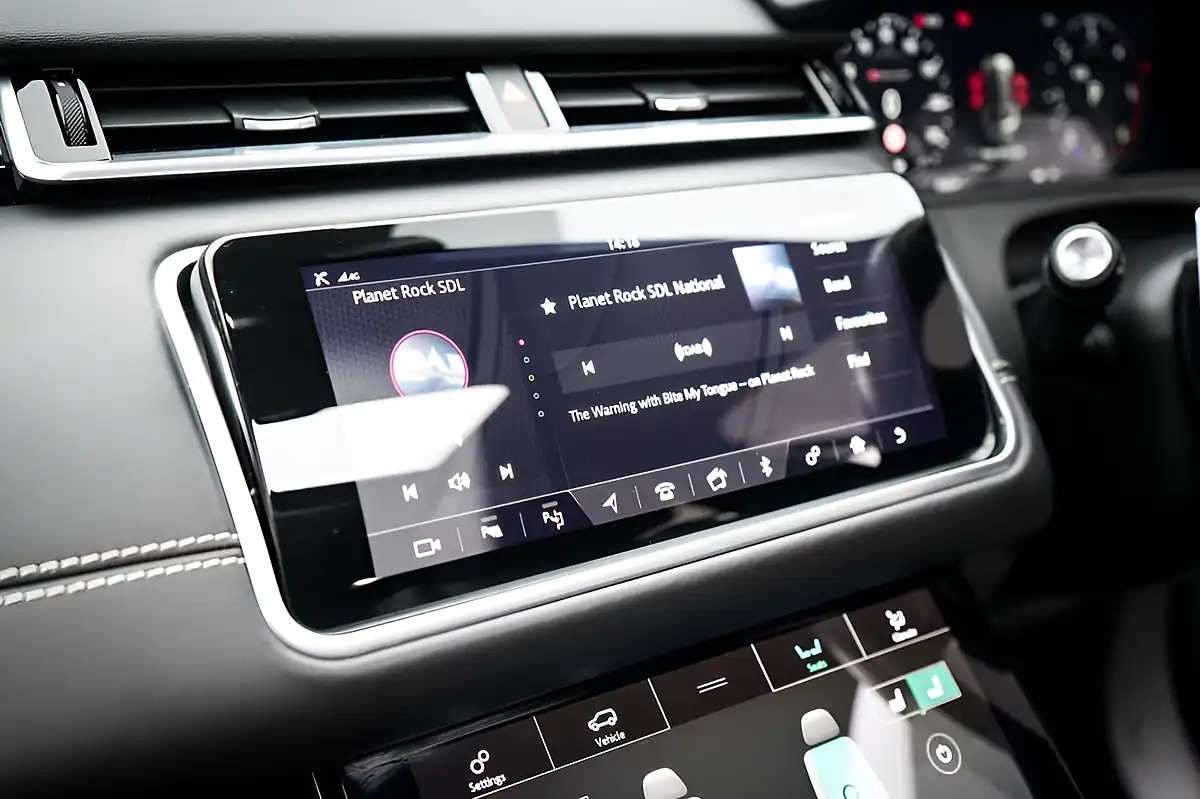 Used 2020 Land Rover Range Rover Velar R-Dynamic Hse Santorini Black - Interior and Exterior details 18
