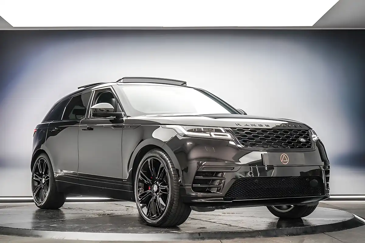 Used 2020 Land Rover Range Rover Velar R-Dynamic Hse Santorini Black - Interior and Exterior details 4