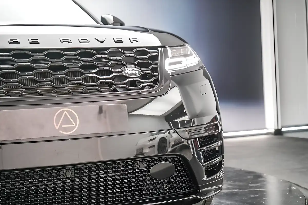 Used 2020 Land Rover Range Rover Velar R-Dynamic Hse Santorini Black - Interior and Exterior details 5
