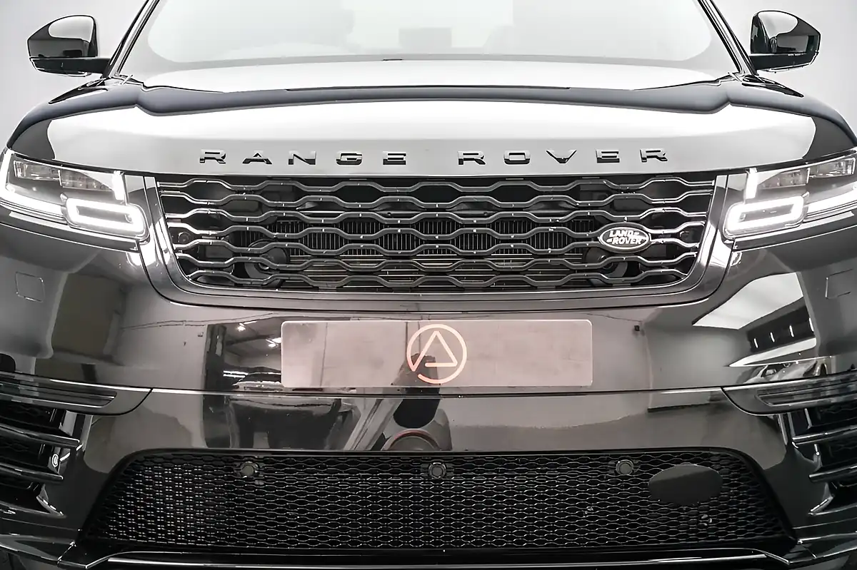 Used 2020 Land Rover Range Rover Velar R-Dynamic Hse Santorini Black - Interior and Exterior details 9