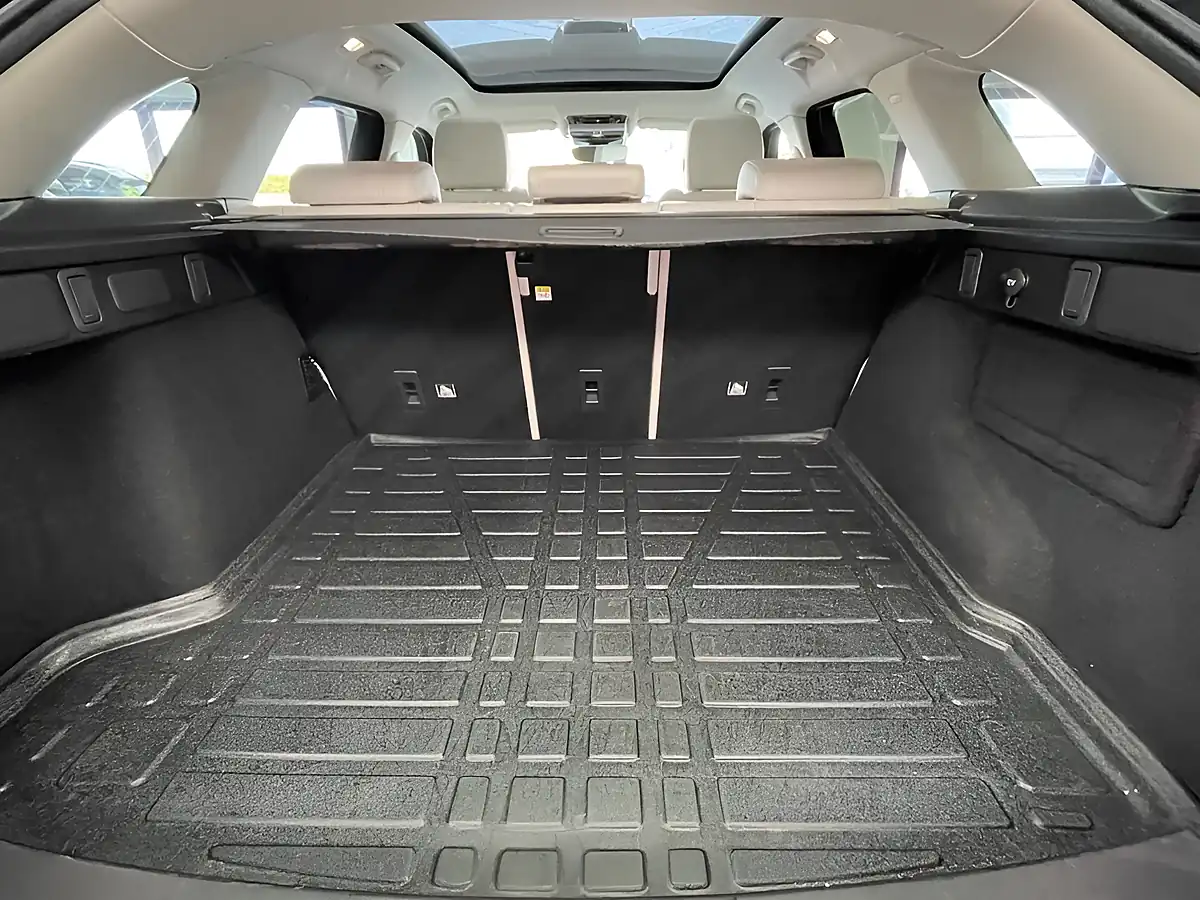 Used 2020 Land Rover Range Rover Velar R-Dynamic S Eiger Grey - Interior and Exterior details 11