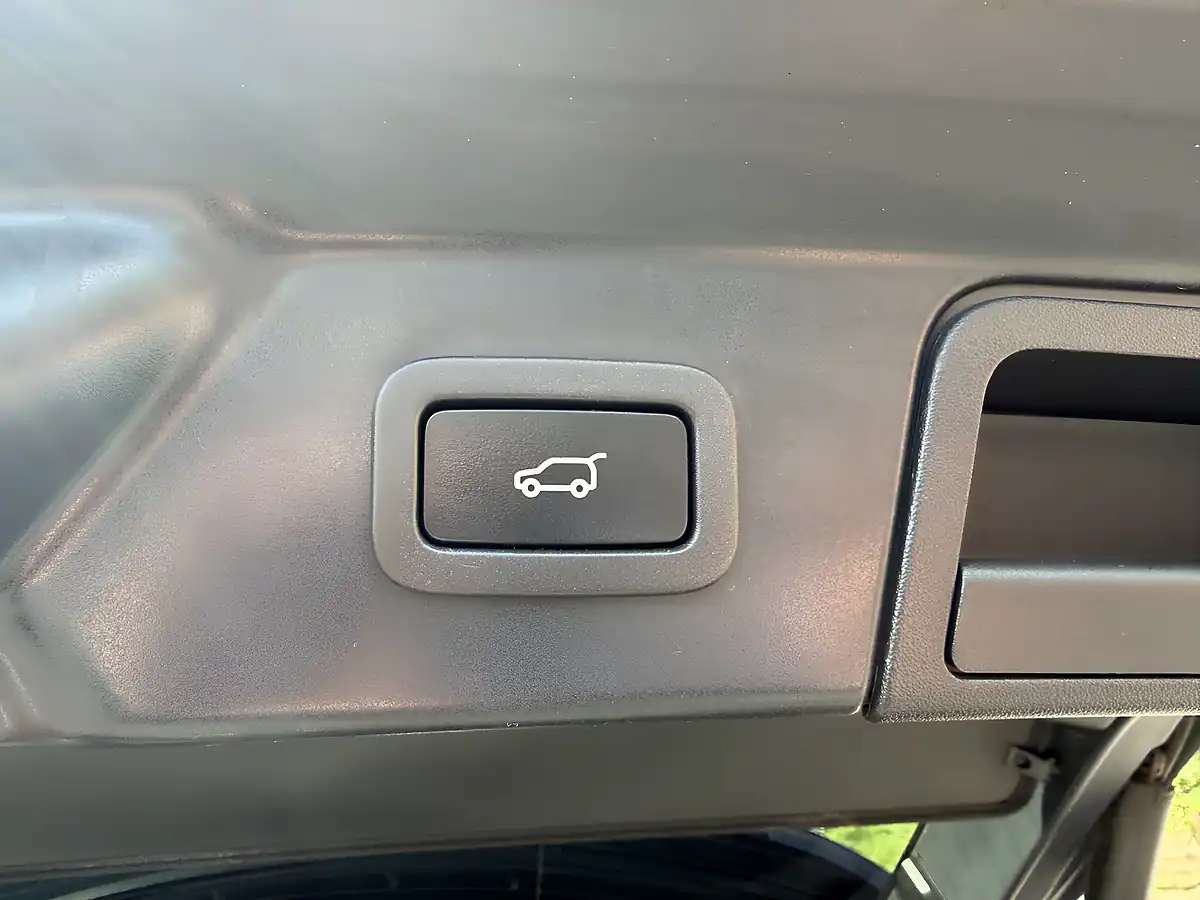 Used 2020 Land Rover Range Rover Velar R-Dynamic Se Black - Interior and Exterior details 15