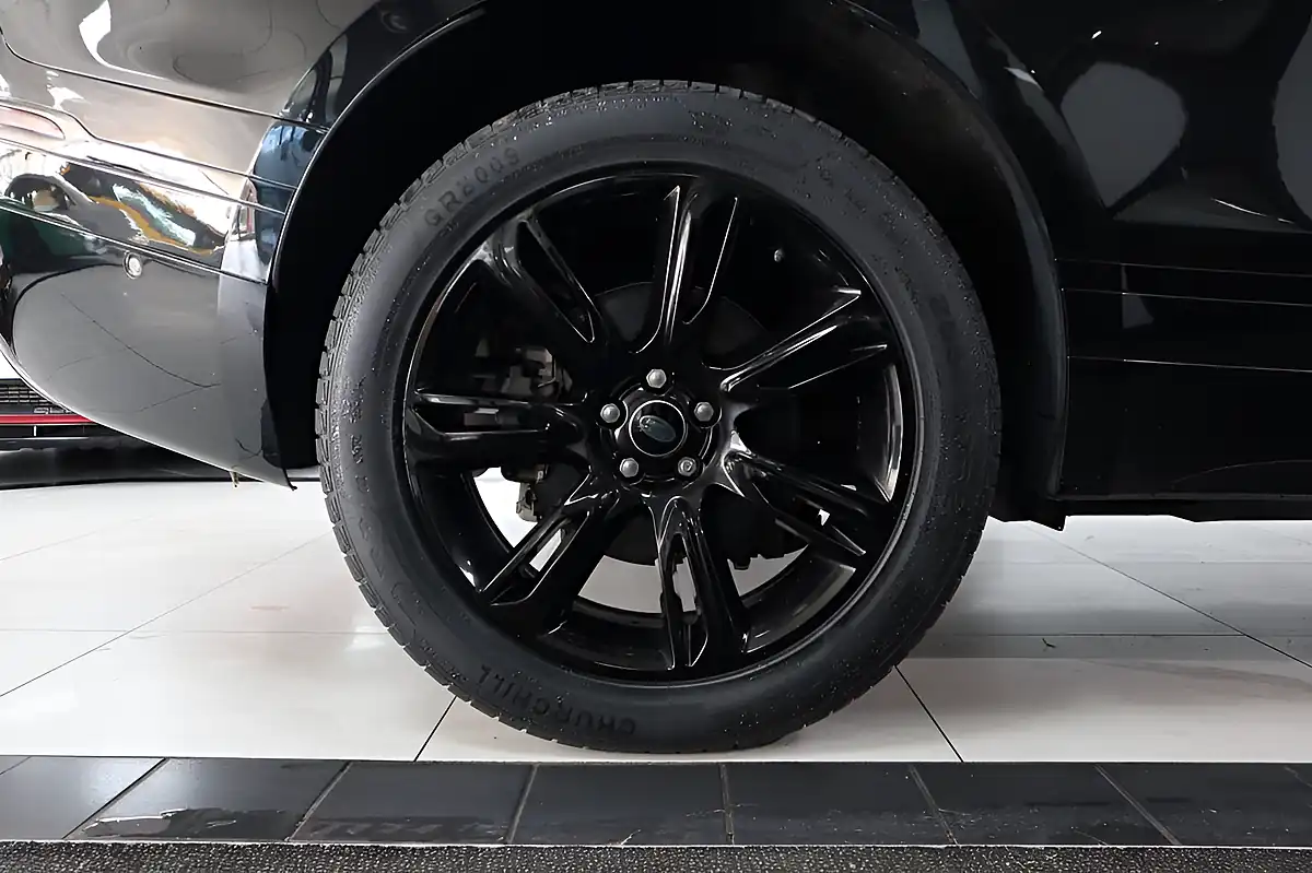 Used 2020 Land Rover Range Rover Velar R-Dynamic Se Black - Interior and Exterior details 14