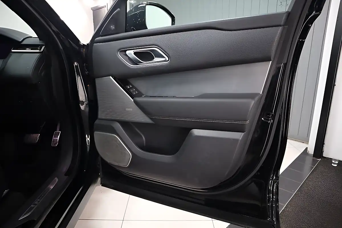 Used 2020 Land Rover Range Rover Velar R-Dynamic Se Black - Interior and Exterior details 17