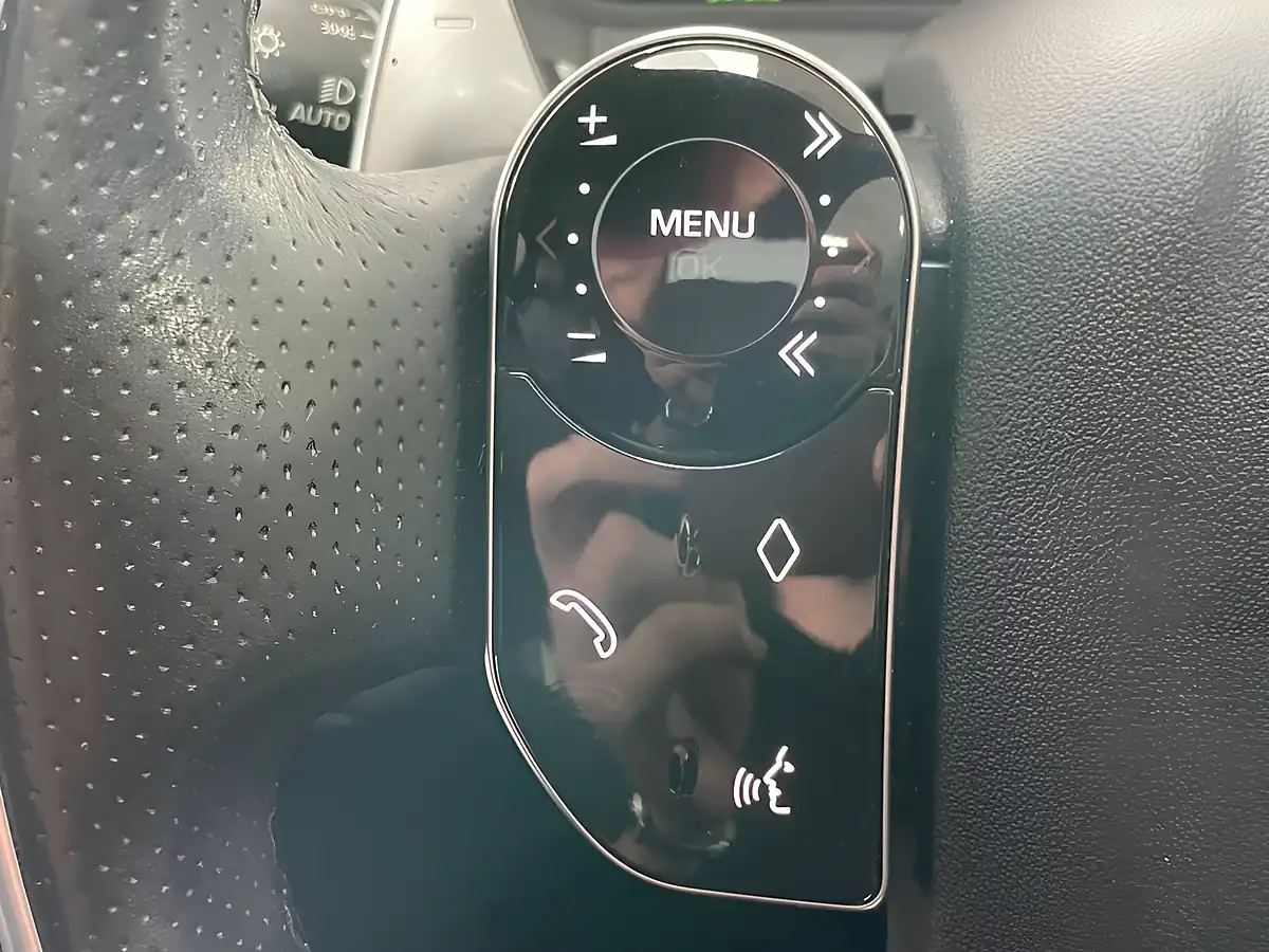 Used 2020 Land Rover Range Rover Velar R-Dynamic Se Grey - Interior and Exterior details 16
