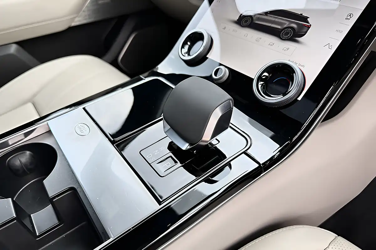 Used 2020 Land Rover Range Rover Velar R-Dynamic Se Grey - Interior and Exterior details 10