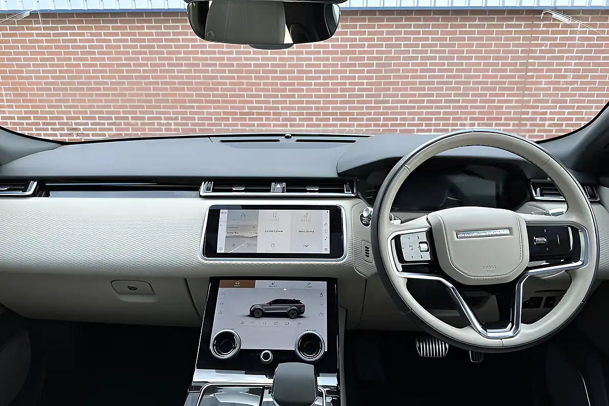 Used 2020 Land Rover Range Rover Velar R-Dynamic Se Grey - Interior and Exterior details 4