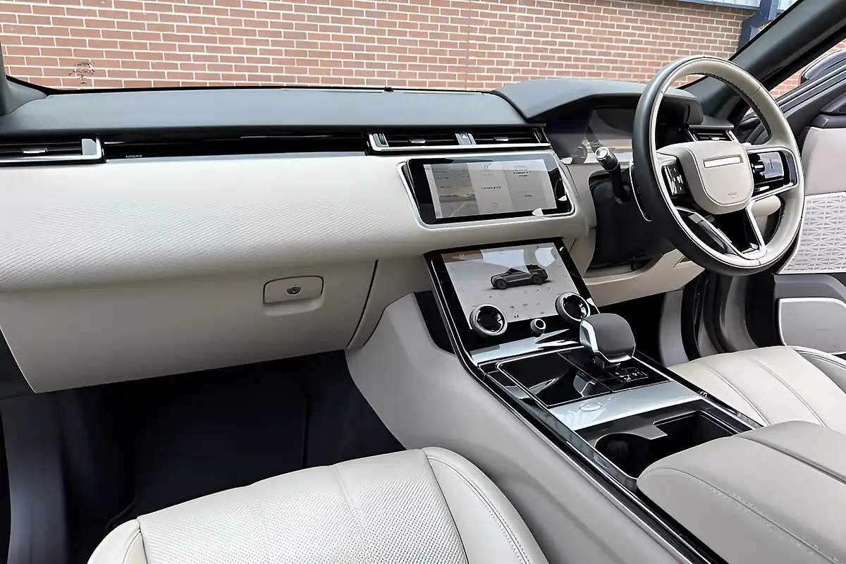 Used 2020 Land Rover Range Rover Velar R-Dynamic Se Grey - Interior and Exterior details 5