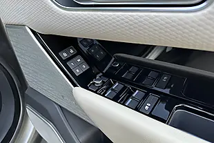 Used 2020 Land Rover Range Rover Velar R-Dynamic Se Grey - Interior and Exterior details 8
