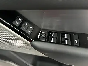 Used 2020 Land Rover Range Rover Velar R-Dynamic Se Red - Interior and Exterior details 14