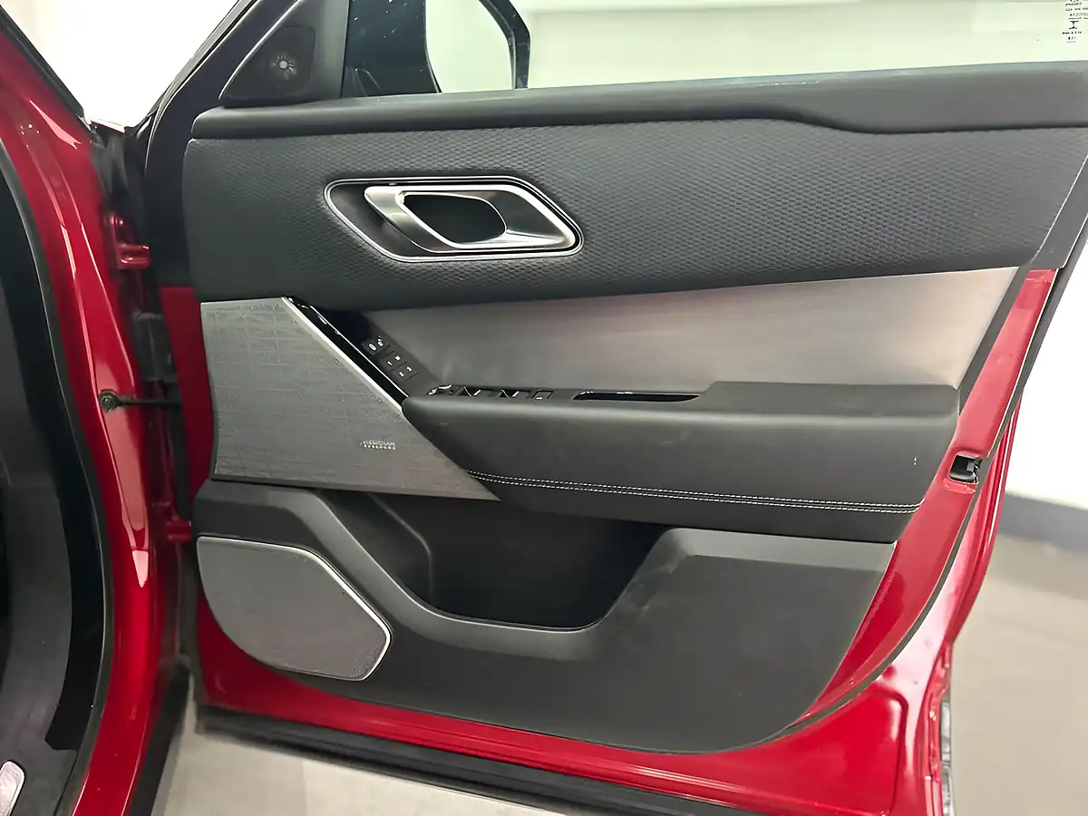 Used 2020 Land Rover Range Rover Velar R-Dynamic Se Red - Interior and Exterior details 15
