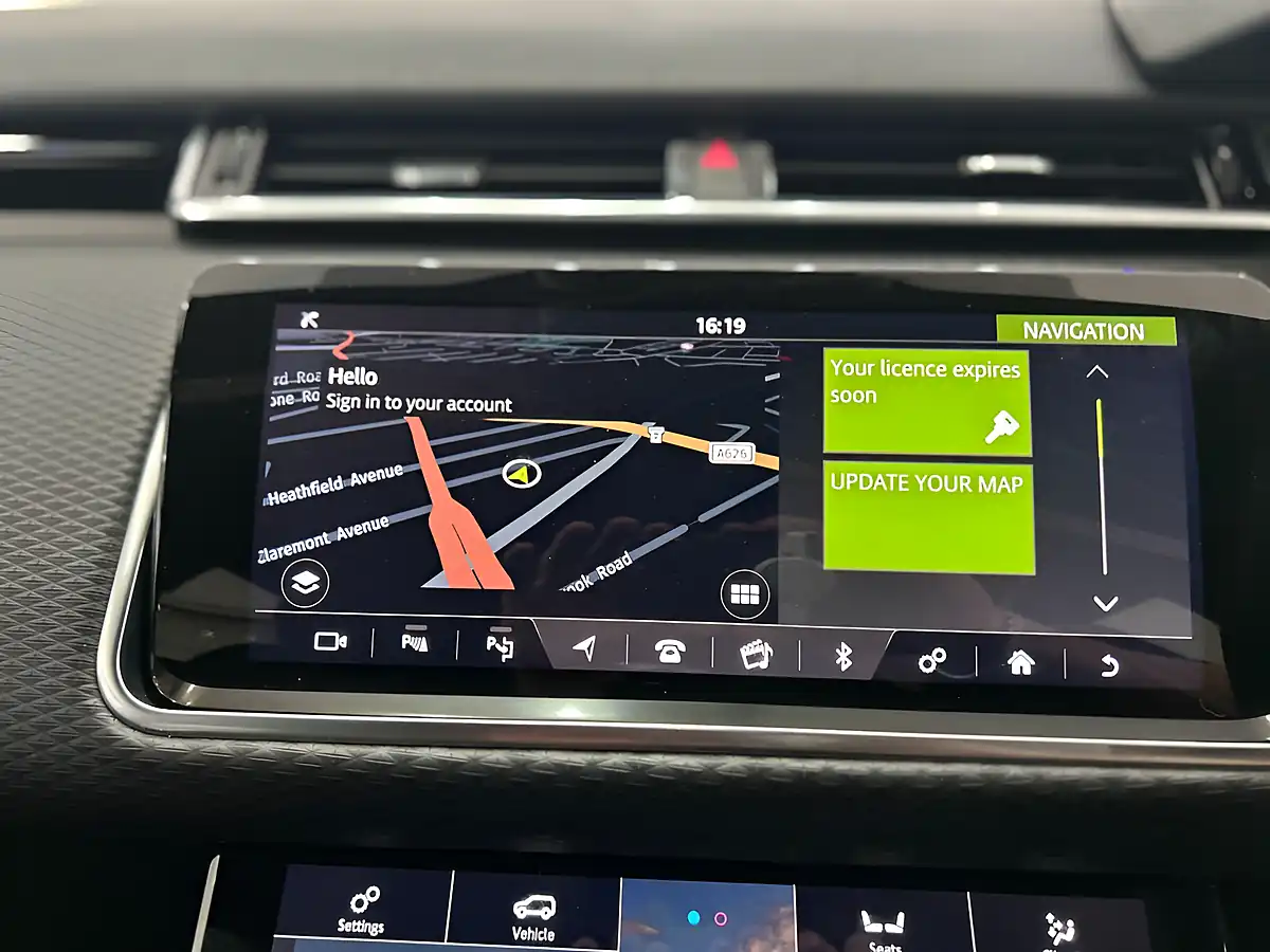 Used 2020 Land Rover Range Rover Velar R-Dynamic Se Red - Interior and Exterior details 16