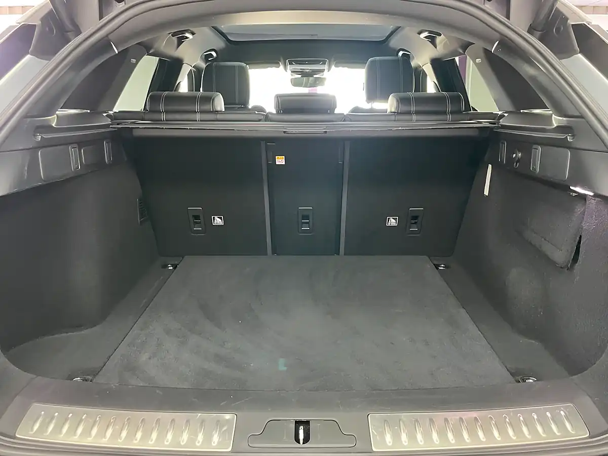 Used 2020 Land Rover Range Rover Velar R-Dynamic Se Silver - Interior and Exterior details 11