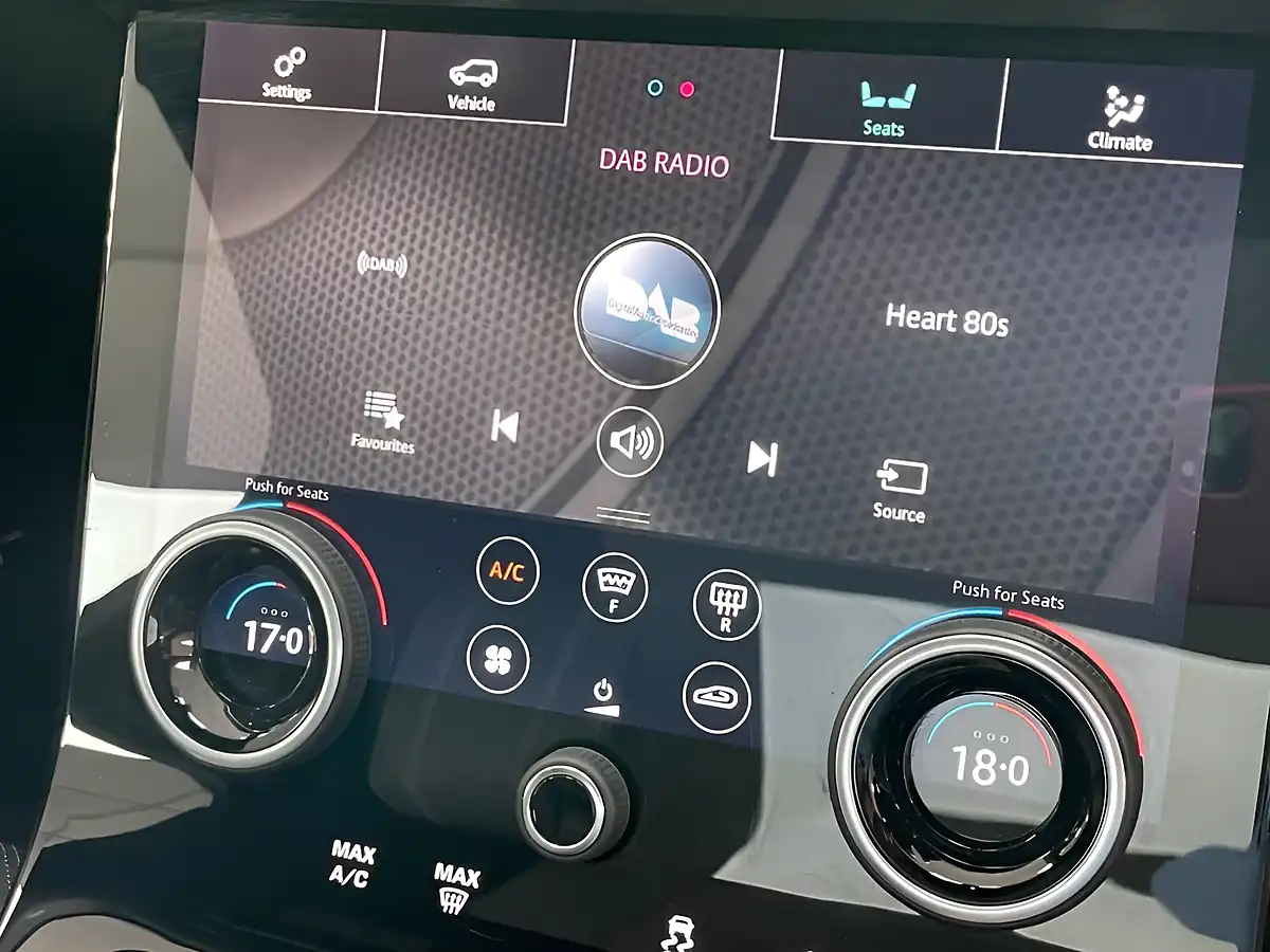 Used 2020 Land Rover Range Rover Velar R-Dynamic Se Silver - Interior and Exterior details 19