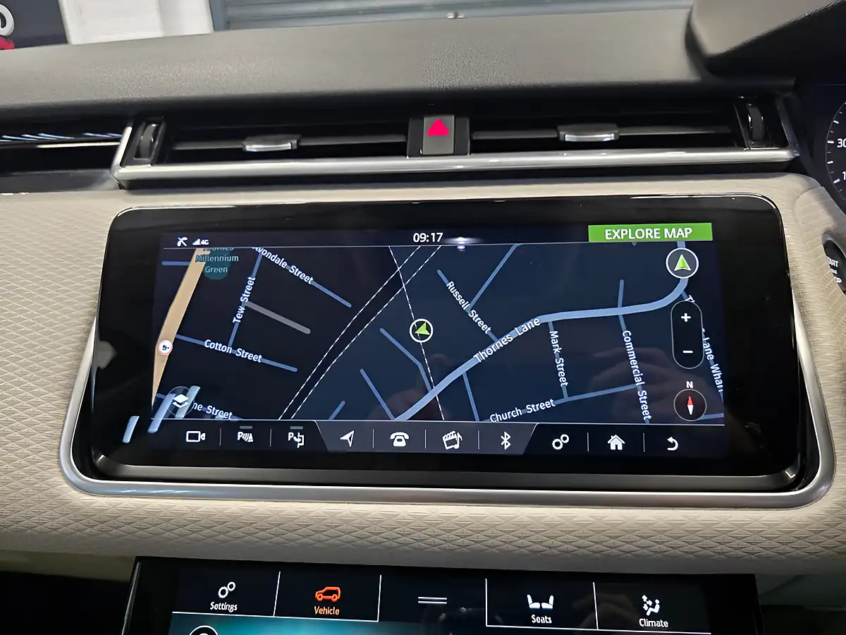 Used 2020 Land Rover Range Rover Velar Se White - Interior and Exterior details 18