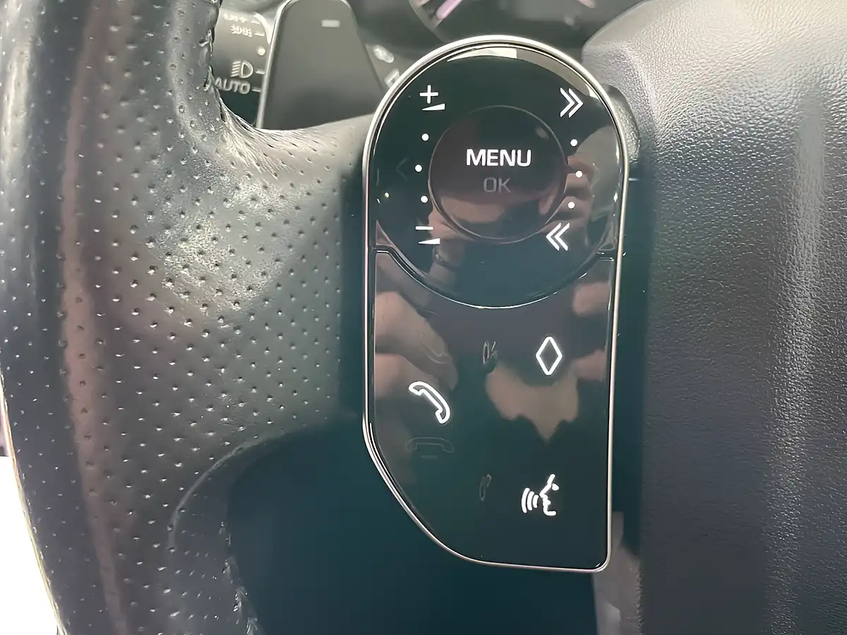 Used 2020 Land Rover Range Rover Velar White - Interior and Exterior details 16