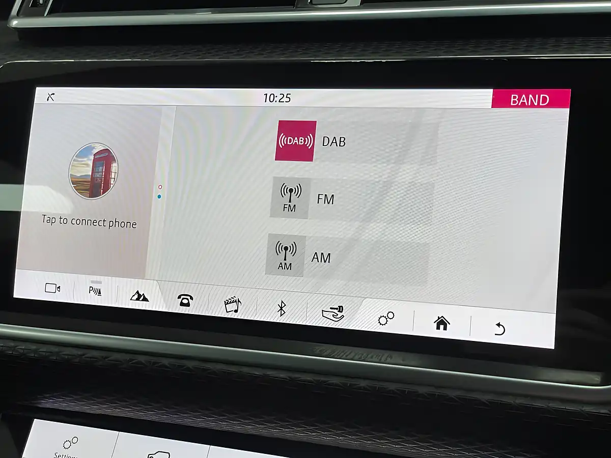 Used 2020 Land Rover Range Rover Velar White - Interior and Exterior details 18