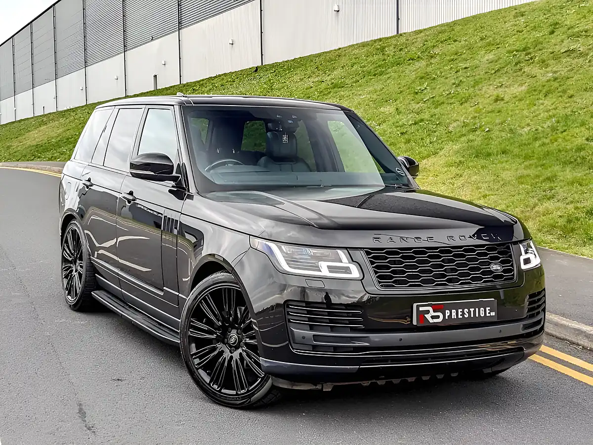 Used 2020 Land Rover Range Rover Vogue Black - Front View