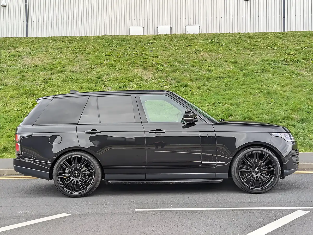 Used 2020 Land Rover Range Rover Vogue Black - Interior and Exterior details 10