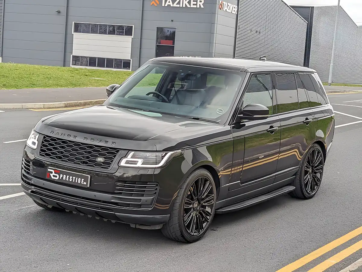 Used 2020 Land Rover Range Rover Vogue Black - Interior and Exterior details 14
