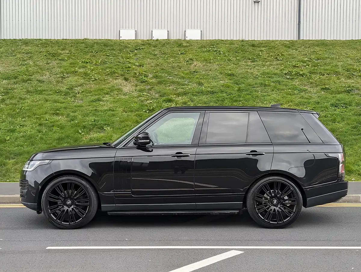 Used 2020 Land Rover Range Rover Vogue Black - Interior and Exterior details 8