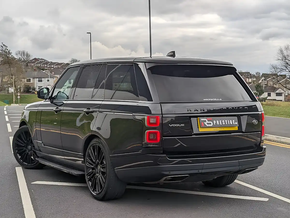 Used 2020 Land Rover Range Rover Vogue Black - Interior and Exterior details 9