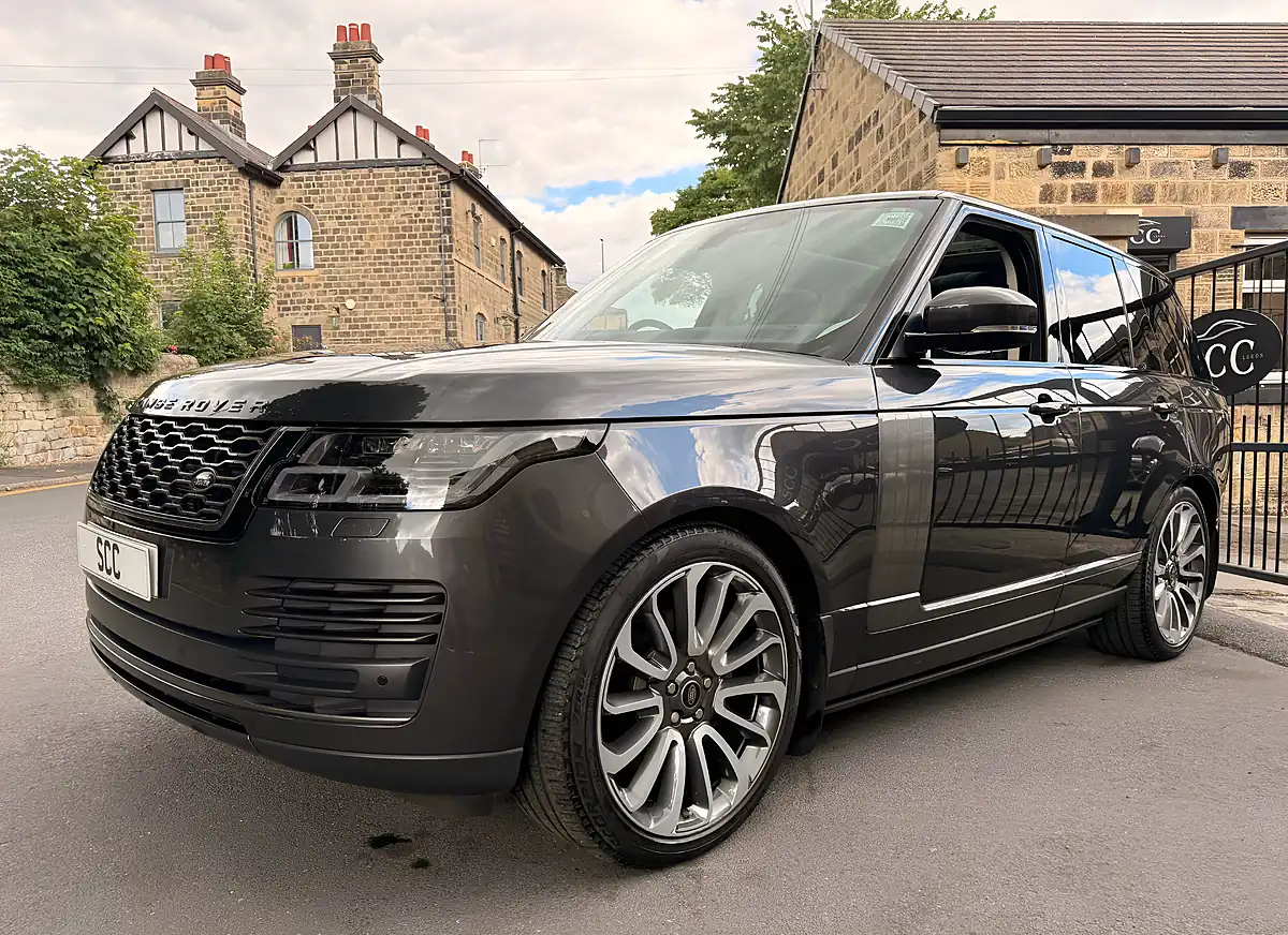 Used 2020 Land Rover Range Rover Vogue Carpathian Grey - Interior and Exterior details 7