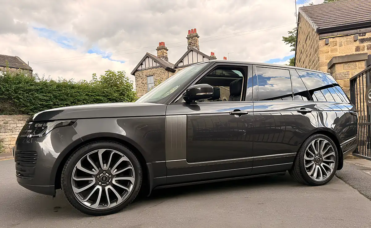 Used 2020 Land Rover Range Rover Vogue Carpathian Grey - Interior and Exterior details 8