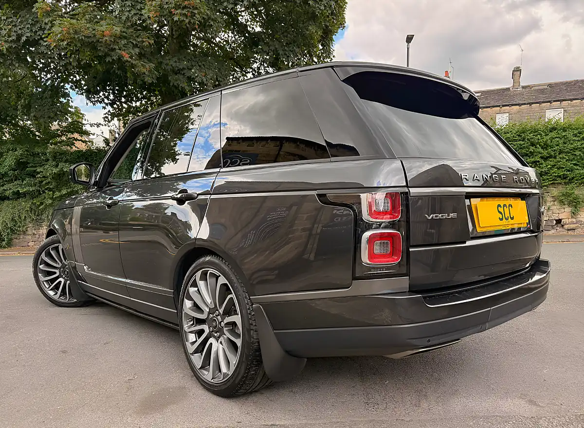 Used 2020 Land Rover Range Rover Vogue Carpathian Grey - Interior and Exterior details 9