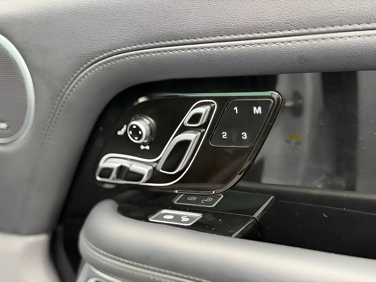 Used 2020 Land Rover Range Rover Vogue White - Interior and Exterior details 17