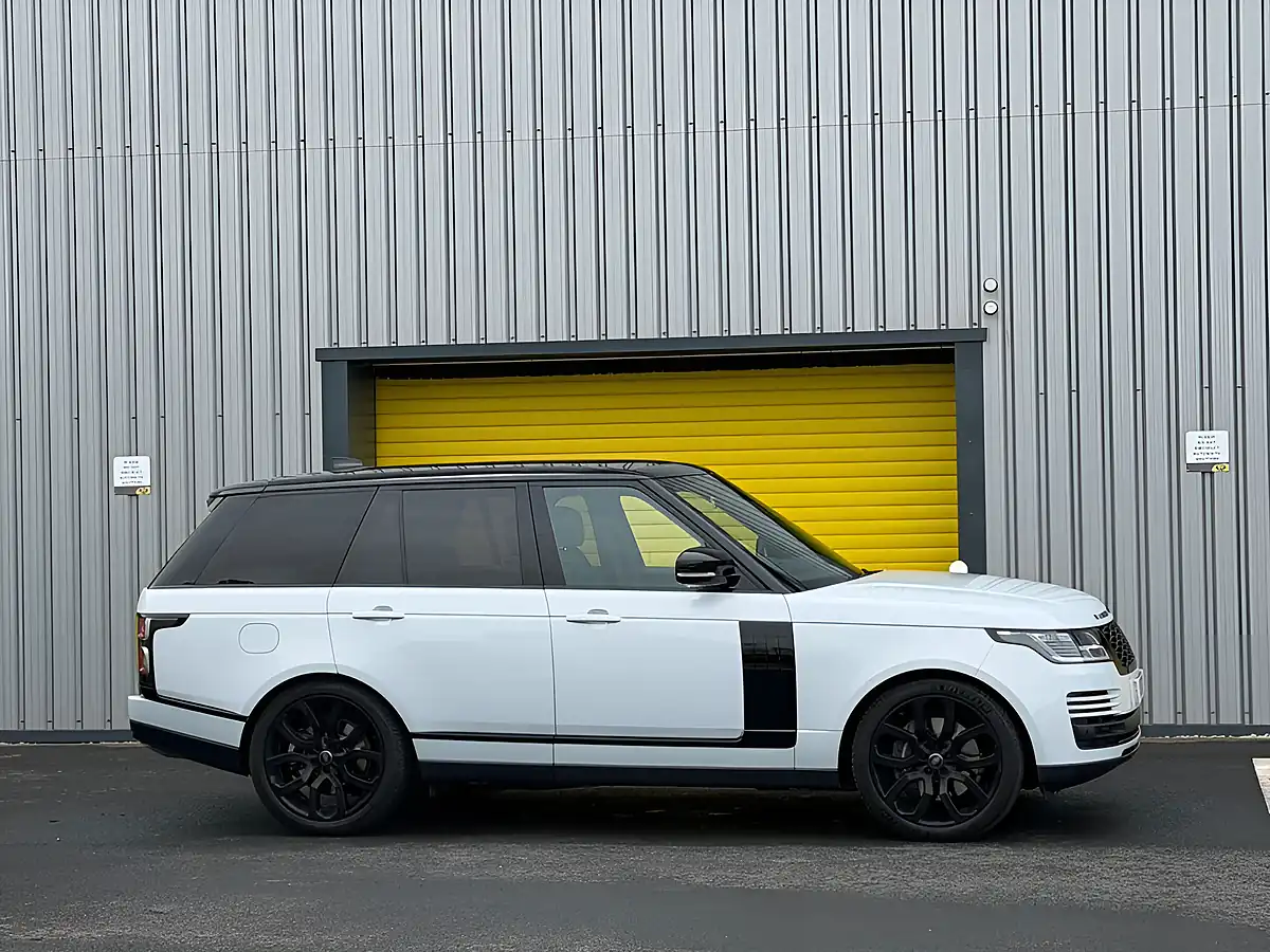 Used 2020 Land Rover Range Rover Vogue White - Interior and Exterior details 6