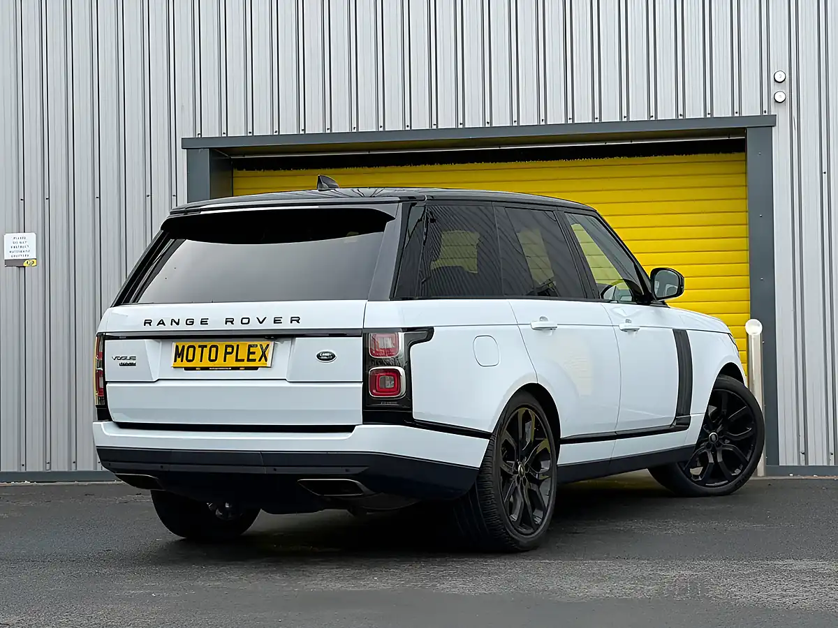 Used 2020 Land Rover Range Rover Vogue White - Interior and Exterior details 7