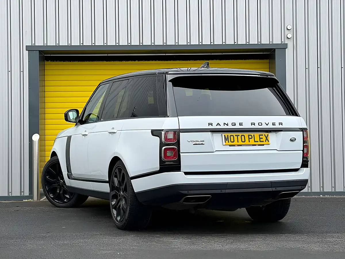 Used 2020 Land Rover Range Rover Vogue White - Interior and Exterior details 9