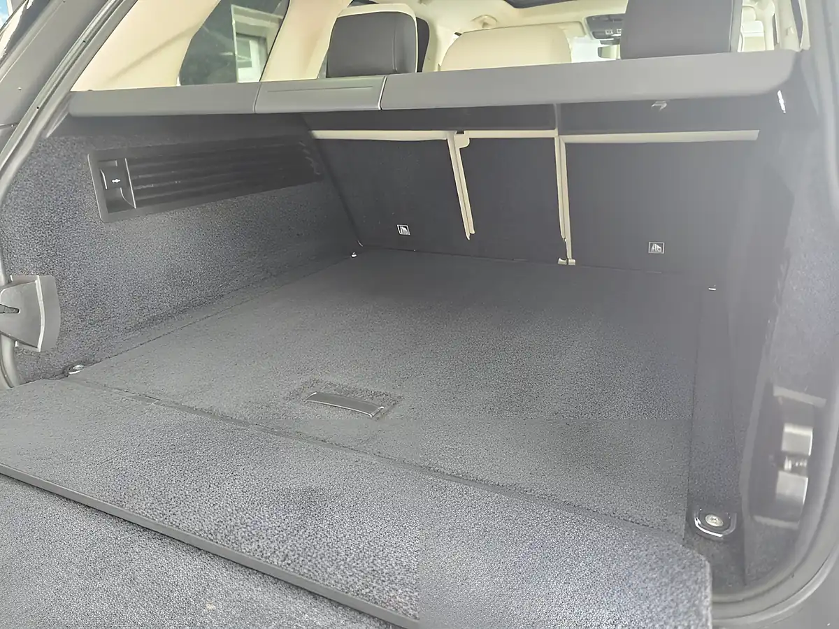 Used 2020 Land Rover Range Rover Westminster Blue - Interior and Exterior details 13