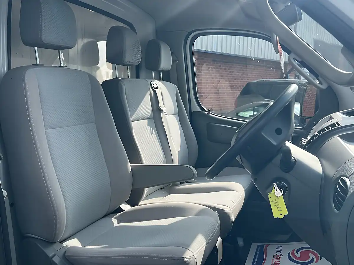 Used 2020 Ldv V80 Luton White - Interior and Exterior details 10