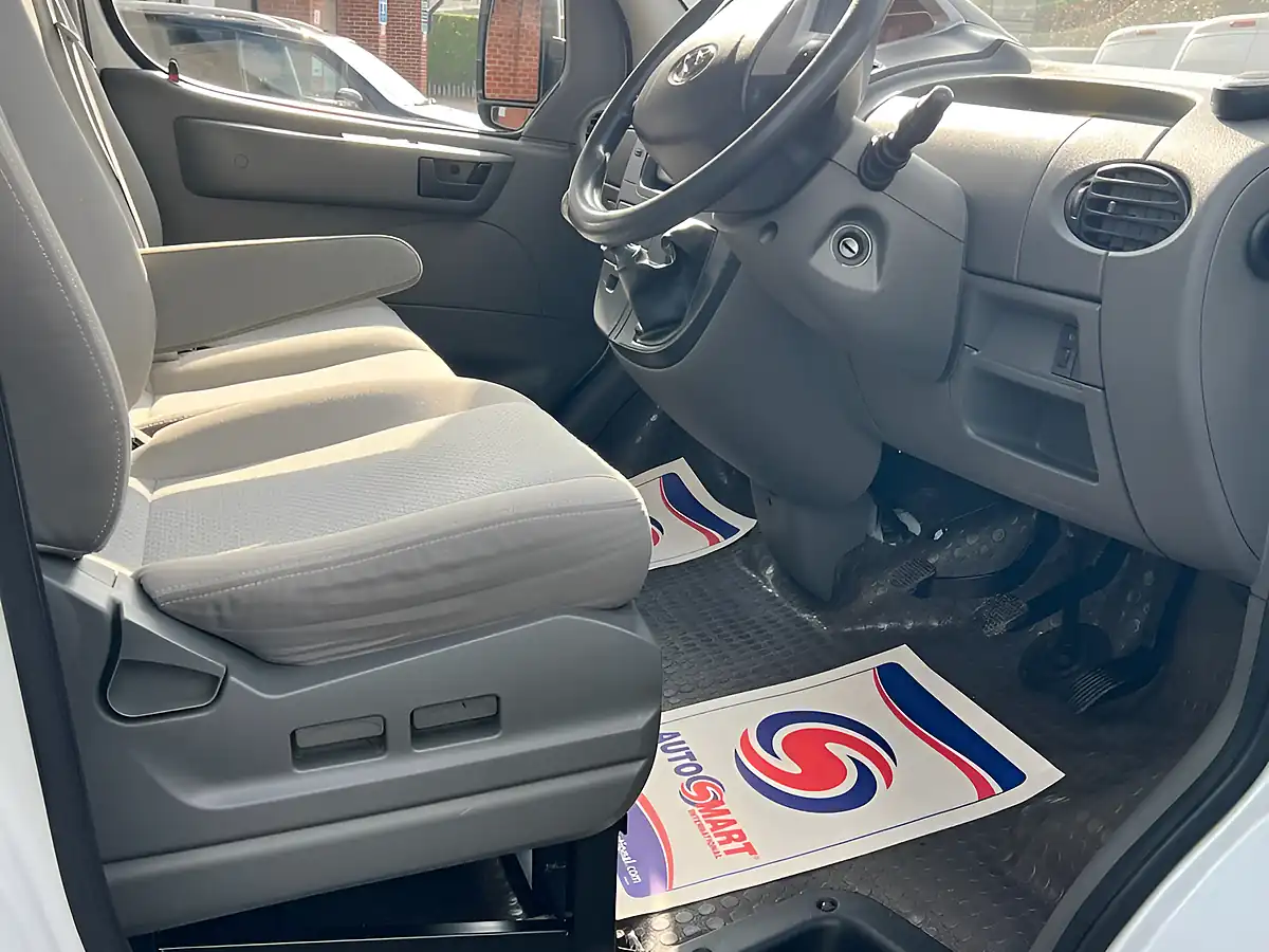 Used 2020 Ldv V80 Luton White - Interior and Exterior details 11