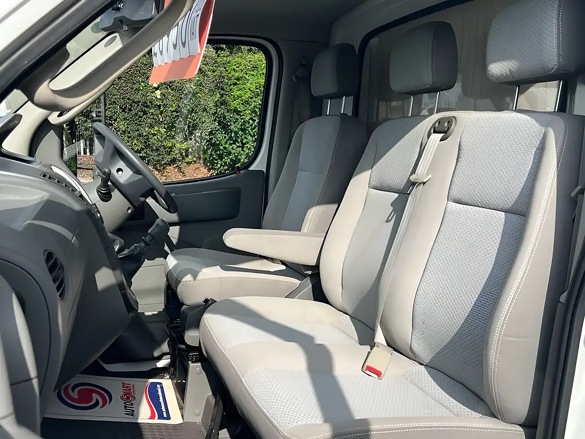 Used 2020 Ldv V80 Luton White - Interior and Exterior details 12